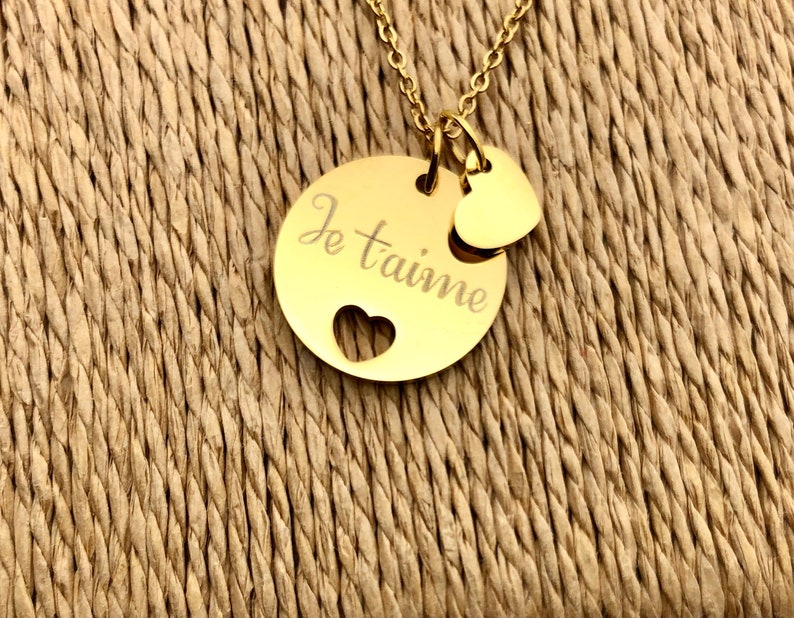 Collier avec médaillon coeur ajouré personnalisé